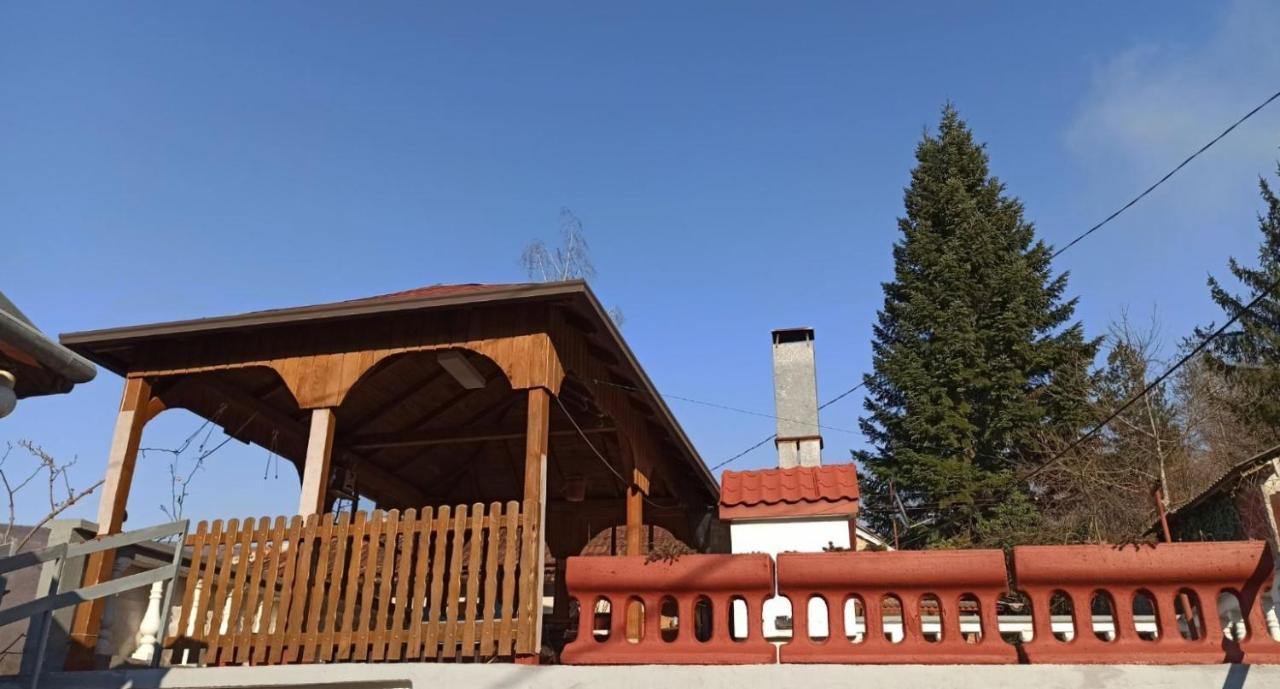 Apartman Adna Kulen Vakuf Exterior foto