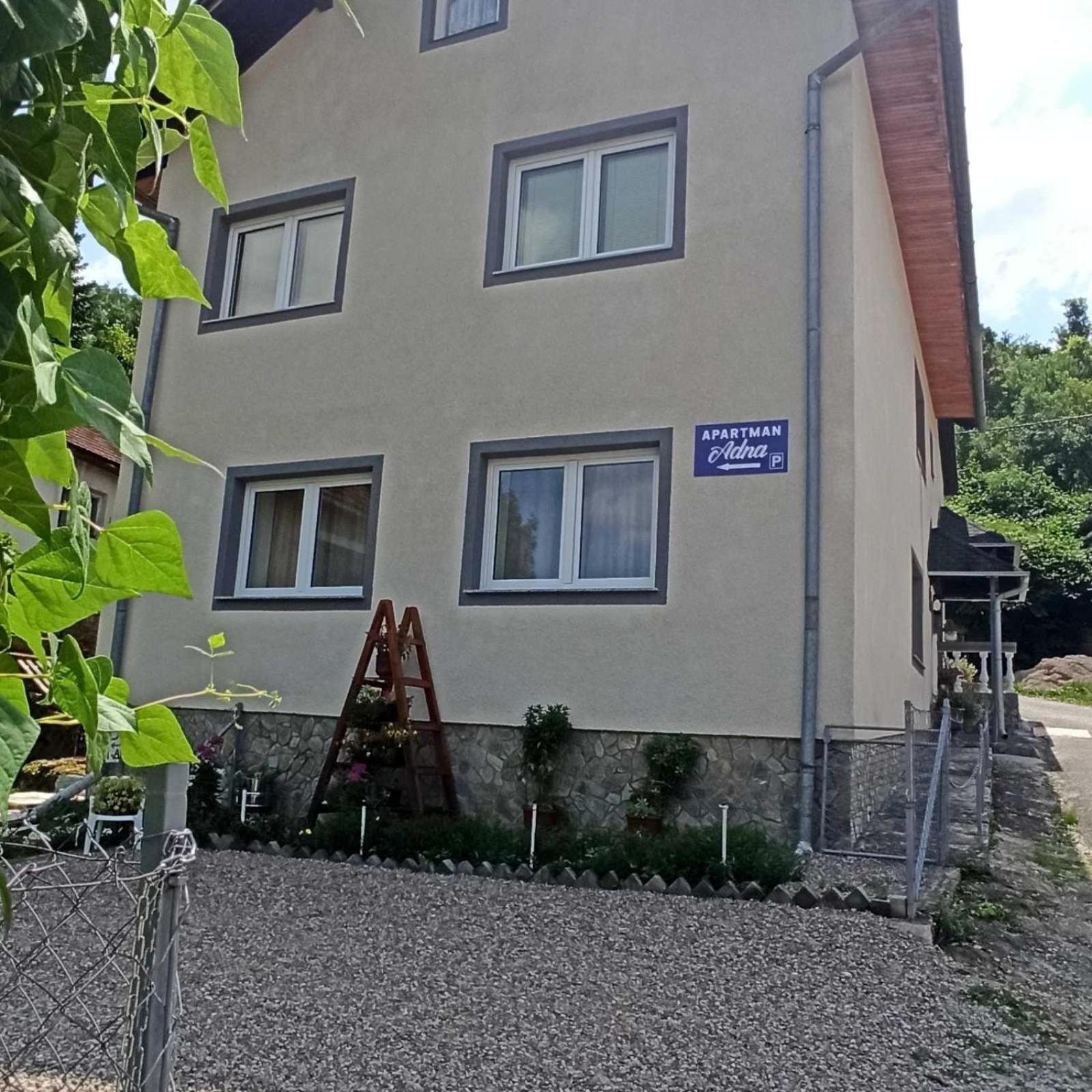 Apartman Adna Kulen Vakuf Exterior foto